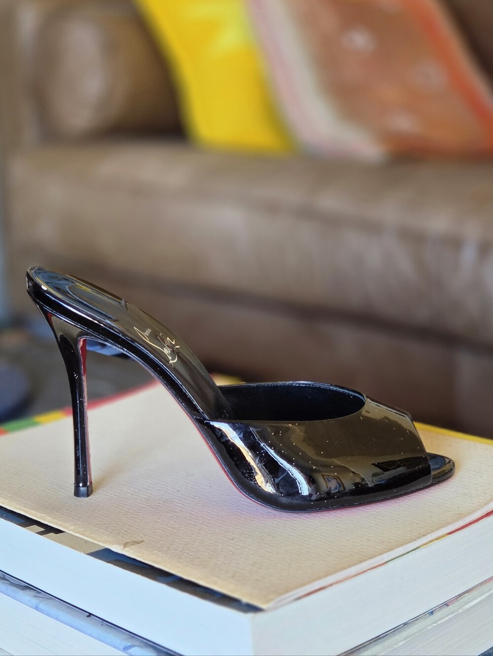 SINGLE RIGHT SHOE - Christian Louboutin Me Dolly Black Patent Leather Mules